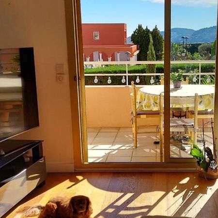 Chambre Lit 2 Personnes Dans Appartement Du Logeur Mandelieu-la-Napoule Exterior foto