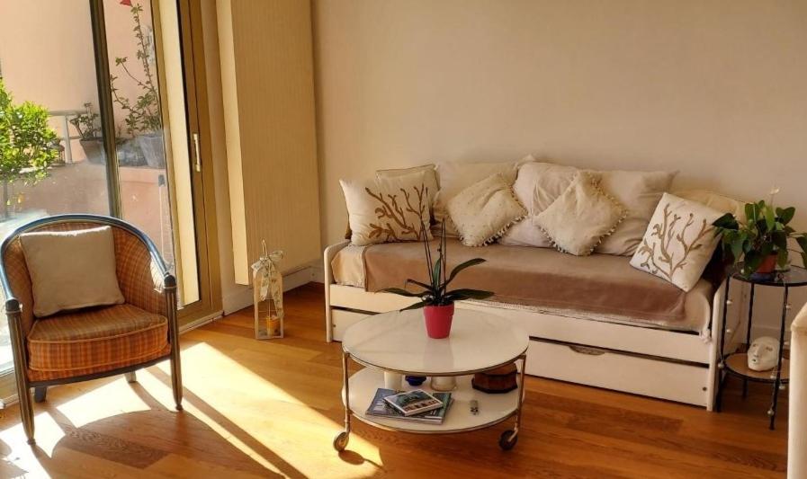 Chambre Lit 2 Personnes Dans Appartement Du Logeur Mandelieu-la-Napoule Exterior foto
