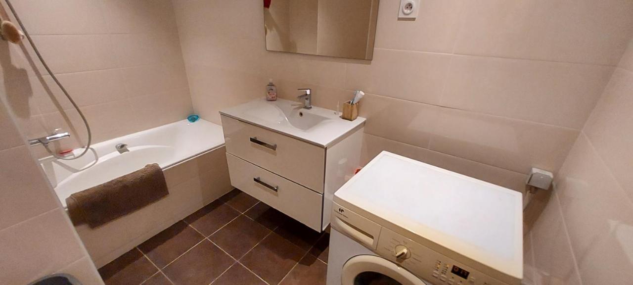Chambre Lit 2 Personnes Dans Appartement Du Logeur Mandelieu-la-Napoule Exterior foto